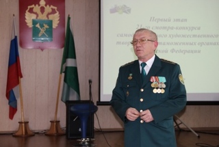 Догги стиліндегі бөкселер мен кискалар Кәрі ханымдар жыныстық қатынасқа түсуде