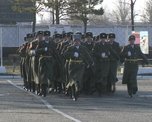 Вместо монет на выпуске в бывшем УВВАКУ вверх летят перчатки