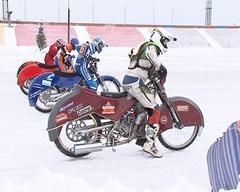 Мотогонки на льду собрали именитых спортсменов России