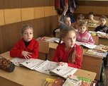 Шестилетки зимой пошли в школу. Правда, в субботнюю