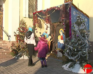 Почти 800 верующих посетили храмы Уссурийска на Рождество