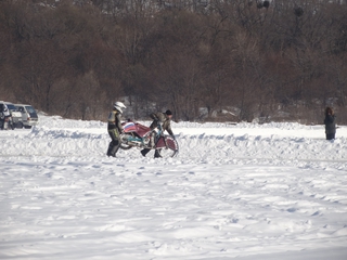 Для пяти мотогонщиков заезды на льду в Уссурийске чуть не обернулись трагедией