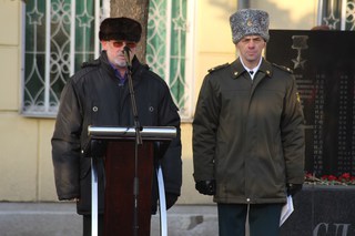 Возложением цветов и военным митингом встретили День защитника Отечества жители Уссурийска