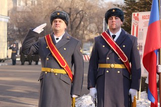 Возложением цветов и военным митингом встретили День защитника Отечества жители Уссурийска