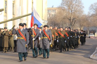 Возложением цветов и военным митингом встретили День защитника Отечества жители Уссурийска