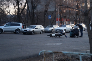 Мотоциклист пострадал в аварии на нерегулируемом перекрестке в Уссурийске