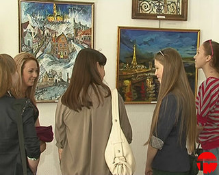 Персональная выставка местной художницы открылась в Уссурийске