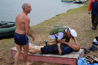 Спасатели провели в Уссурийске учения по спасению утопающих на воде
