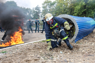 Пожарные Уссурийска заняли 1-е место на соревнованиях газодымозащитной службы 