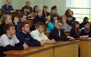 Ректор ДВФУ встретился со студентами Школы педагогики в Уссурийске