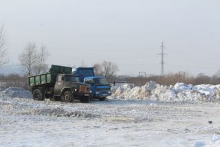 Уборку снега в Уссурийске осложняет малое количество специализированной техники