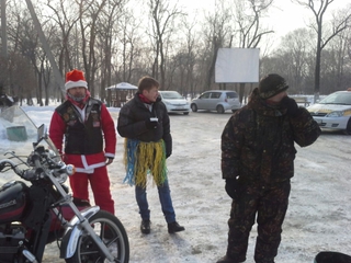 Мотоциклисты Уссурийска поздравили горожан с Новым годом под рев моторов