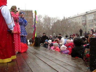 Русскую Масленицу широко отметили на улице Русской в Уссурийске
