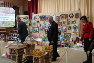 Выставка «Вернисаж талантов» открылась в центре детского творчества Уссурийска