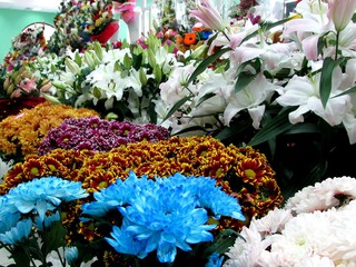 Предпраздничный ажиотаж разгорается в цветочных салонах Уссурийска