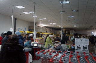 Супермаркеты Уссурийска стараются сохранить покупателя низкой наценкой и акциями