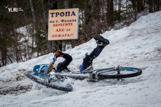 Велоэкстремалы из Владивостока, Артема и Уссурийска проводили зиму «Снежной дуэлью»