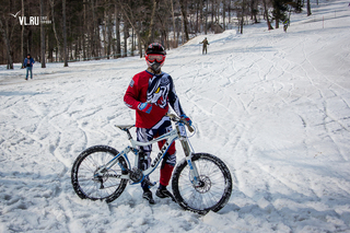 Велоэкстремалы из Владивостока, Артема и Уссурийска проводили зиму «Снежной дуэлью»