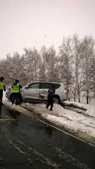 Страшная авария на трассе Уссурийск-Пограничный: седан врезался в большегруз
