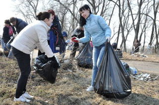 В ходе общегородского субботника жители округа собрали 171 тонну мусора