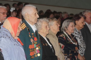 Вручение медалей в канун празднования 70-летия Победы ветеранам ВОВ продолжается в Уссурийске