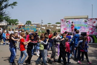 Конкурсами, концертом и играми отметили День защиты детей в городском парке Уссурийска