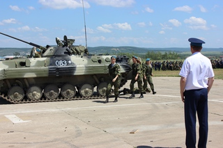 Президент России поздравил уссурийских десантников с Днем ВДВ