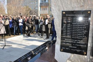 В канун Дня автомобилиста в память о выпускниках УВВАКУ в Уссурийске открыли стелу