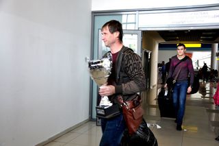 Чемпиона мира по кикбоксингу Александра Захарова в аэропорту встретила уссурийская делегация