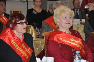 Почетных граждан Уссурийска чествовали в преддверии Дня народного единства