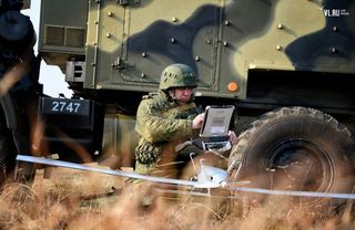 День военного разведчика отметили десантники на учебных маневрах под Уссурийском (ФОТО) 