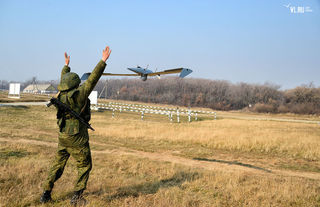 День военного разведчика отметили десантники на учебных маневрах под Уссурийском (ФОТО) 