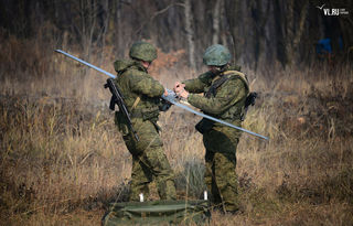 День военного разведчика отметили десантники на учебных маневрах под Уссурийском (ФОТО) 