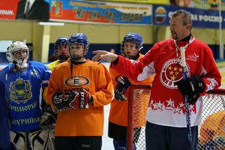 Заслуженный тренер России по хоккею Сергей Гимаев провел серию мастер-классов в городах Приморья