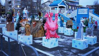 Новогодние конкурсы «Сказки водят хоровод» и «Укрась елочку» прошли в Уссурийске