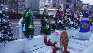 Новогодние конкурсы «Сказки водят хоровод» и «Укрась елочку» прошли в Уссурийске