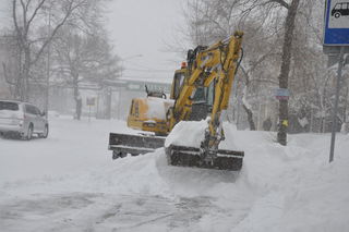 На расчистку от снега тротуаров и остановок Уссурийска брошены силы МУП «БОСС»