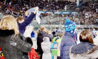 Уссурийцы встретили овациями выход хоккейного клуба «Адмирал» в плей-офф КХЛ