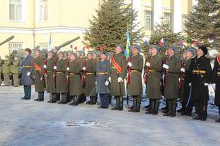 С Днем защитника Отечества уссурийских военнослужащих поздравил глава администрации