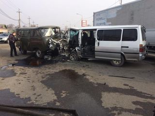 Страшное столкновение 2-х микроавтобусов сегодня произошло в Уссурийске