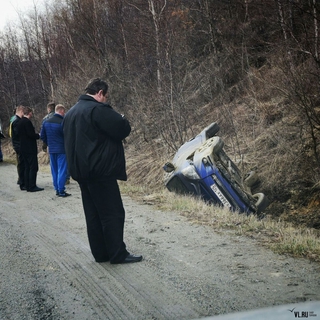 На трассе Владивосток — Уссурийск автомобиль улетел в кювет