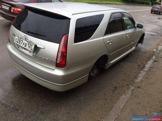 В Уссурийске за один день несколько водителей повредили свои авто на Комсомольской 