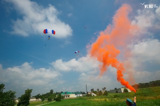 В Уссурийске День ВДВ отметили показательными выступления и прыжками с парашютом