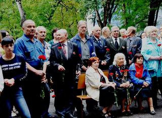 В Уссурийске состоялась торжественная церемония открытия памятной доски уссурийцу Григорию Котляру