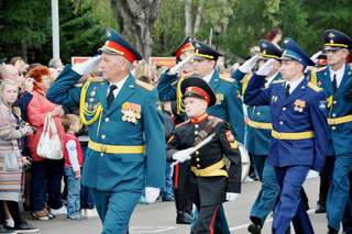 Сегодня первокурсникам Уссурийского военного суворовского училища вручили погоны