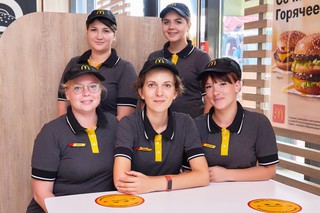 Макдоналдс в Уссурийске продолжает трудоустраивать горожан
