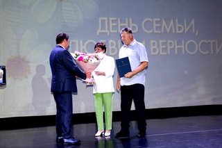Крепким семьям Уссурийска вручили медали «За любовь и верность»
