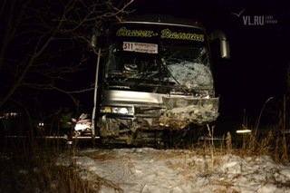 Тяжелое ДТП под Владивостоком: Nissan Sunny врезался в рейсовый автобус