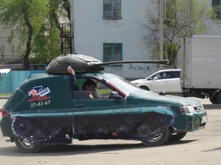 Стритрейсеры из Уссурийска не пощадили своих авто ради празднования Дня Победы
