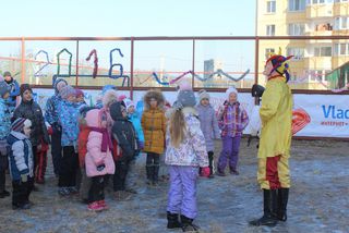 Новогодние утренники прошли во многих дворах Уссурийска